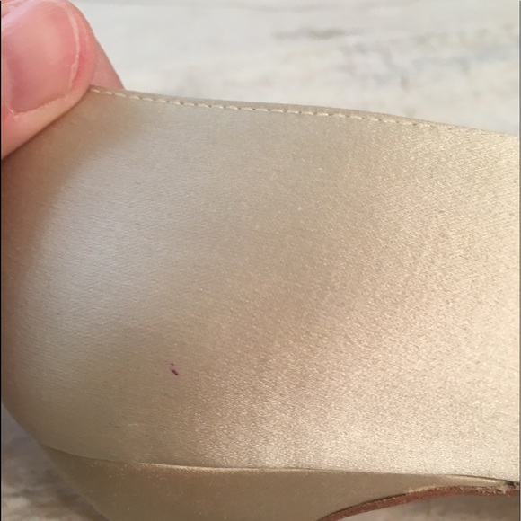 Stuart Weitzman Silk Kitten Heal Pump - Picture 9 of 14